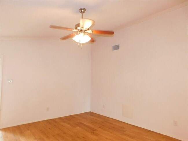 Foto del edificio - 5403 West Gate Blvd