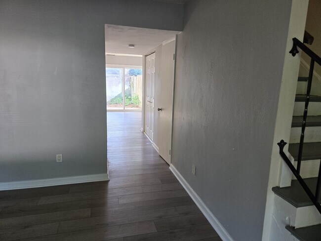 Foto del edificio - 606 Redkirk Ln