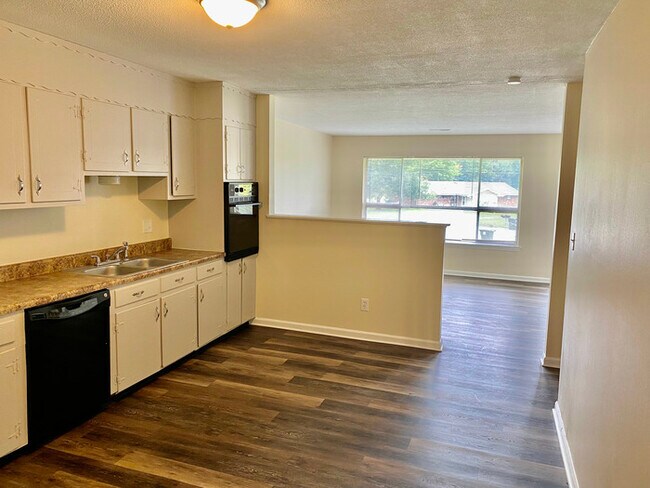 Foto del edificio - 2Bed/1Bath Duplex Off Hwy 58!!