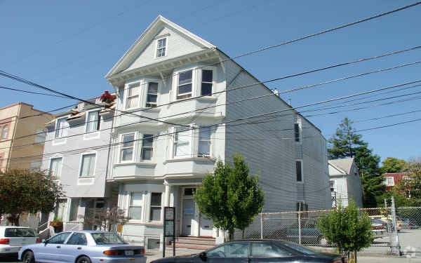 Primary Photo - 70-72 Belcher St