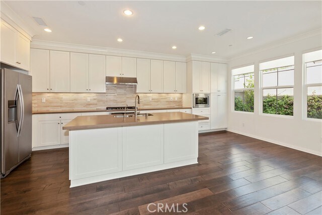 Building Photo - 102 Island Coral