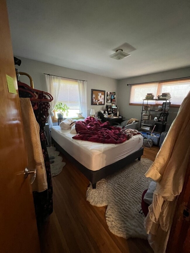 Building Photo - Three Bedroom One and a Half Bath House