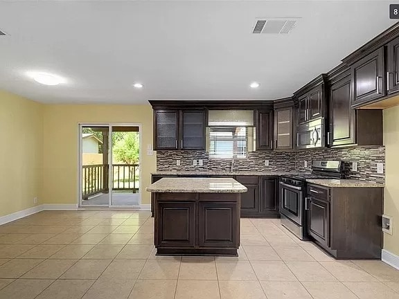 Foto del edificio - 14204 Varrelman St