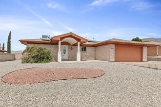 Building Photo - 3 Bedroom 2 Bathroom