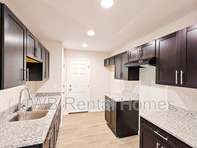 Foto del edificio - 1562 W 32nd St