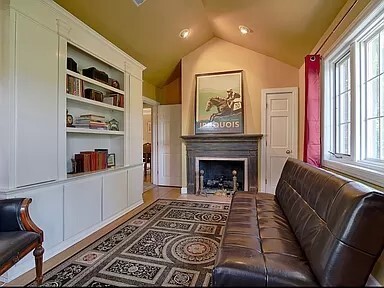 Building Photo - 4517 Beacon Dr