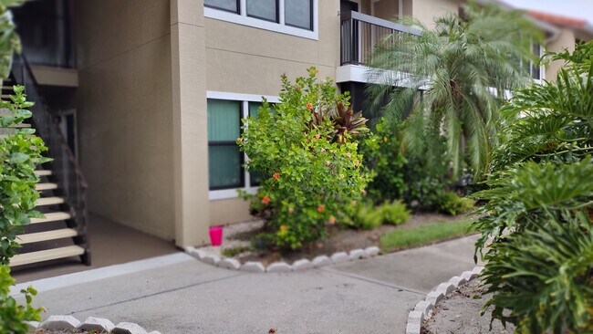 Foto del edificio - 4020 Crockers Lake Blvd
