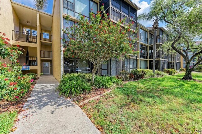 Foto del edificio - 618 Bird Bay Dr S