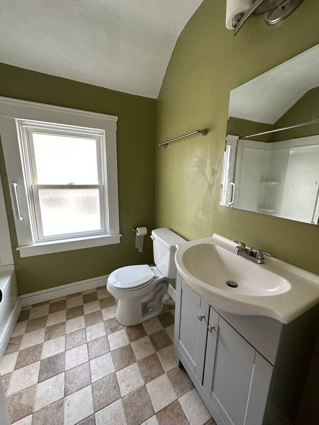 Building Photo - 3372 W 86th St