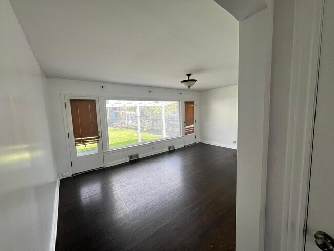 Foto del edificio - 4420 Main St