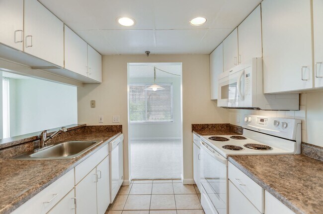 Apartamento con acabados clásicos de la cocina - Lenox Park