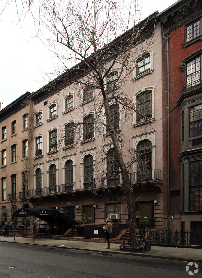 Building Photo - 21 W 9th St
