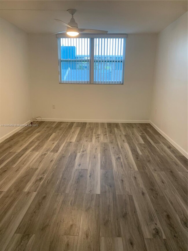 Building Photo - 3550 NE 169th St