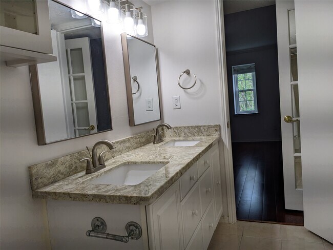 Foto del edificio - 351 N Post Oak Ln