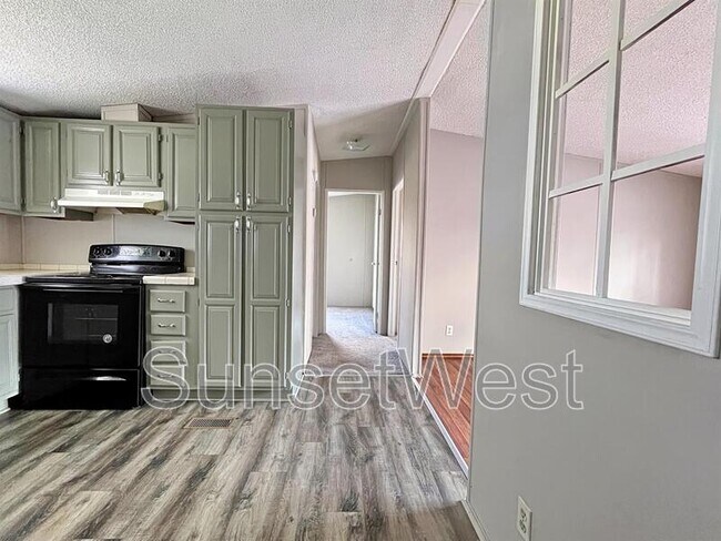 Foto del edificio - 4636 Rainbow Ln