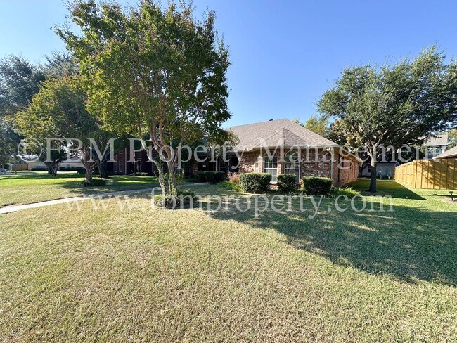 Foto del edificio - 803 Lakeway Dr