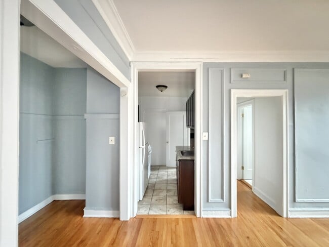 Building Photo - 1371 W Estes Ave