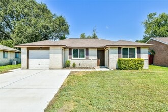 Building Photo - 515 Bellmar Ln