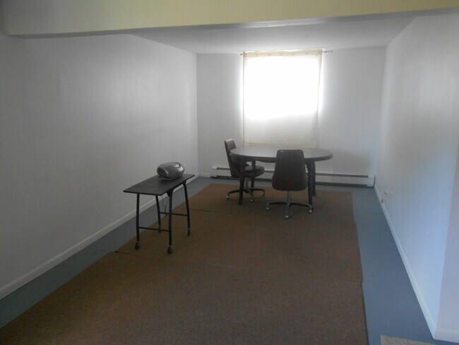 Building Photo - 1439 Carriage Ln