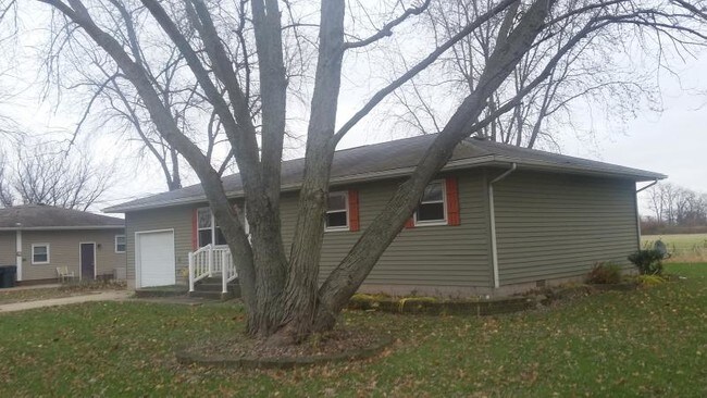 Building Photo - 609 Rain St