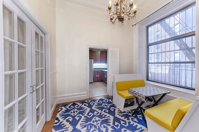 Building Photo - 27 E 37th St