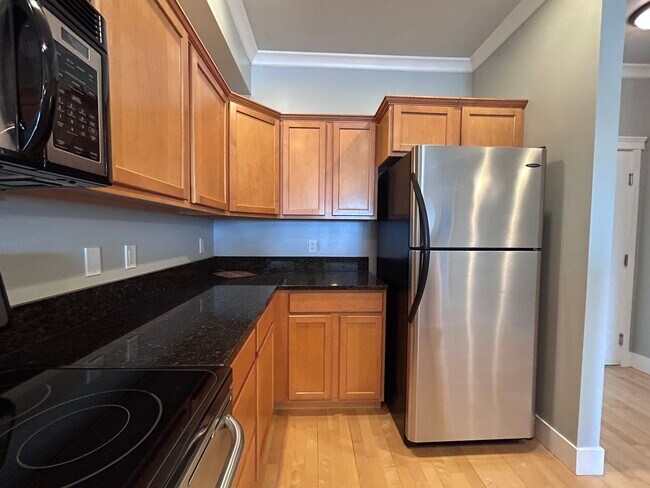 Foto del edificio - 1 Bed, 1 Bath Condo with Bellingham Bay View and parking garage