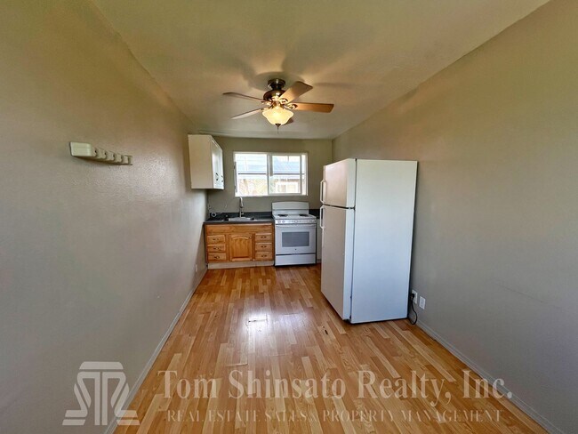 Building Photo - 1032