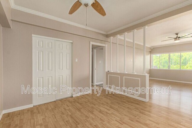 Building Photo - 353 E Thomas Rd