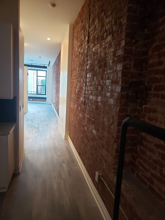 Foto del edificio - 151 E 2nd St