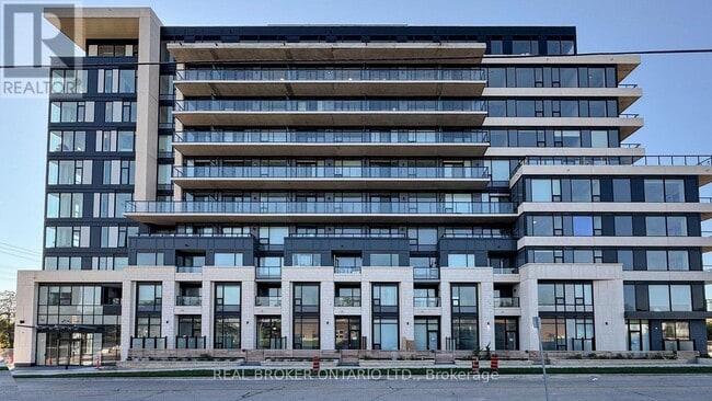Photo du bâtiment - 8188-8188 Yonge St