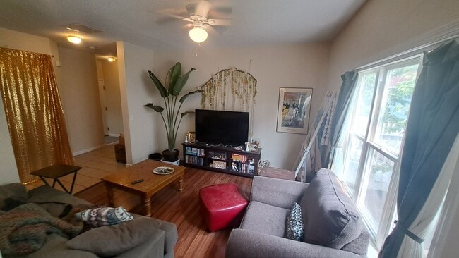 Building Photo - 1512