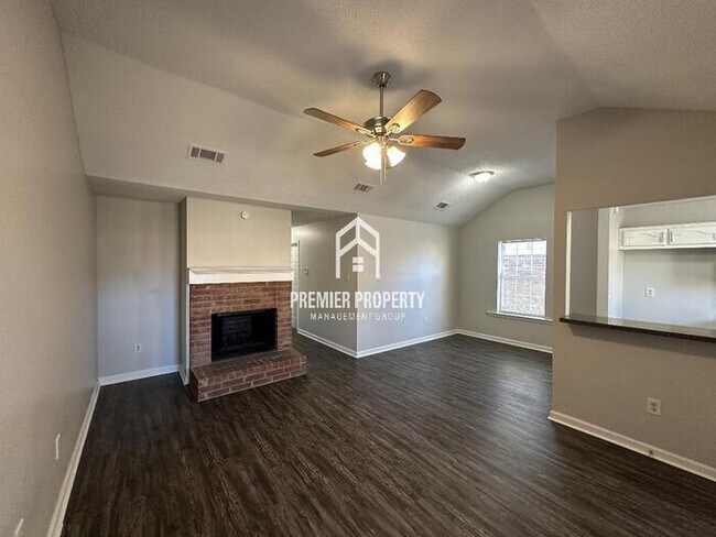 Foto del edificio - 5529 Emerald Hills Dr