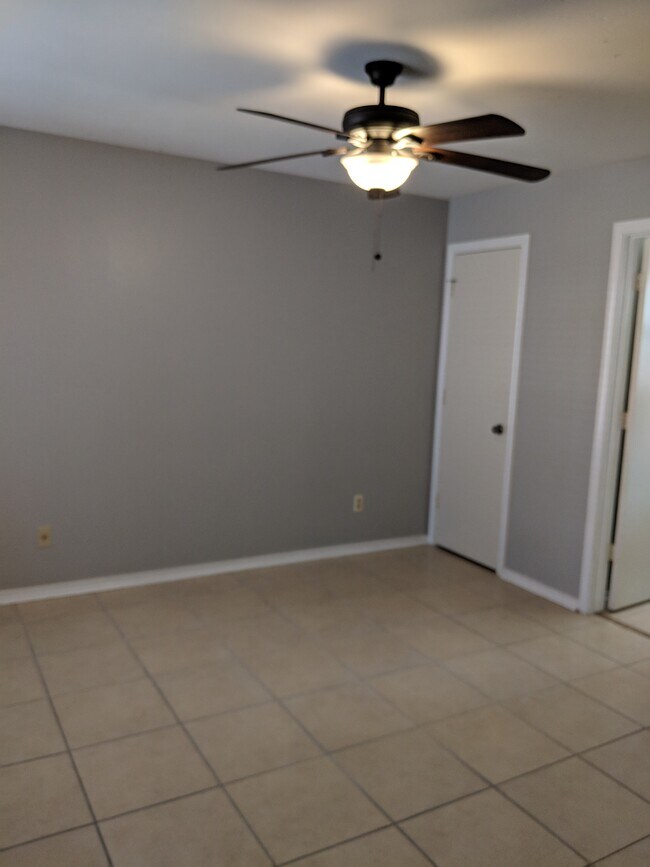 Bedroom - 711 Hillcrest Ct