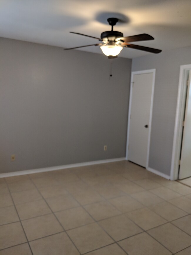 Bedroom - 711 Hillcrest Ct