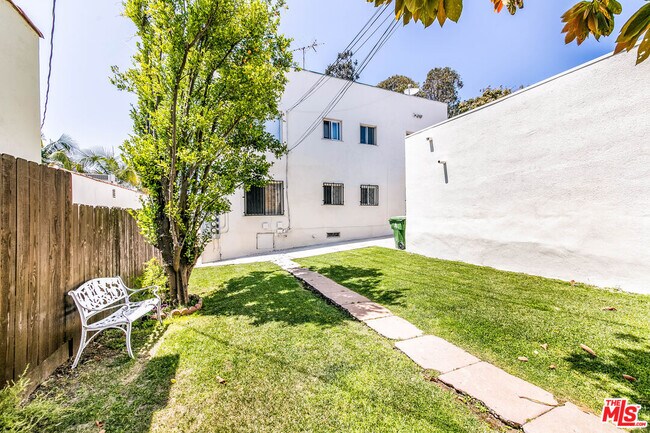 Foto del edificio - 1142 Mullen Ave