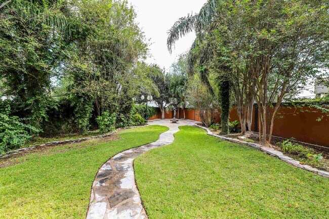 Foto del edificio - 503 W Avon Ct