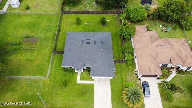Foto del edificio - 142 Abalone Rd NW