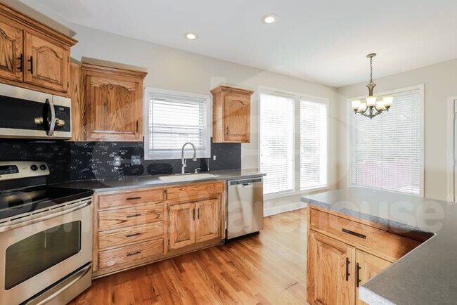 Foto del edificio - 4 Bed 2.5 Bath Northland Beauty For Rent!
