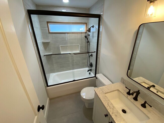 Foto del edificio - Amazing Brick 3 bedroom 2 bathroom rental ...