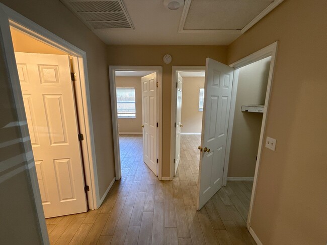 Building Photo - 2550 E Constance Ct