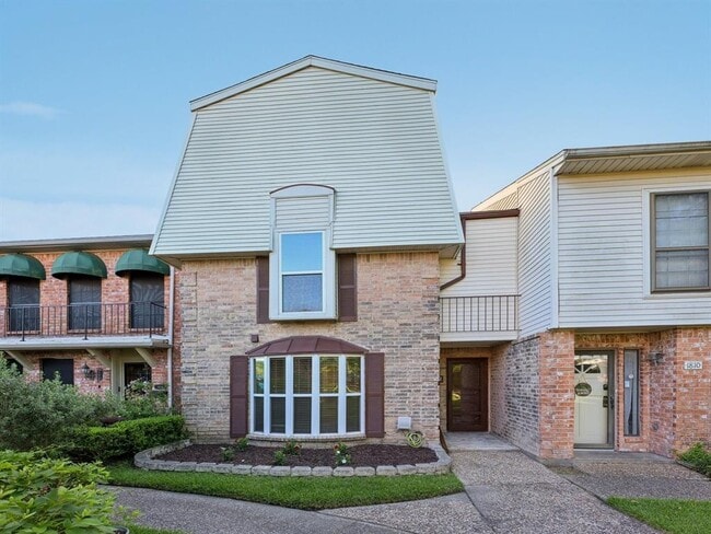 Building Photo - 1812 Saxony Ln