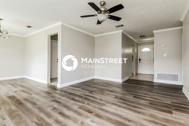 Building Photo - 3 Bedroom Pet-Friendly Home in ALTAMONTE SPRINGS, FL with Main Street Renewal