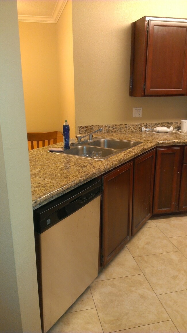Building Photo - 7405 Charmant Dr