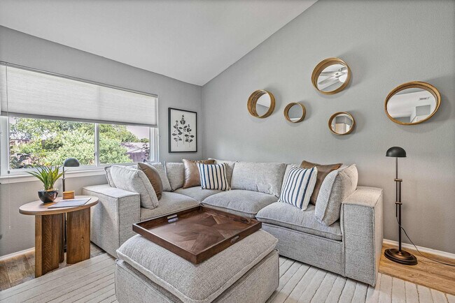 Building Photo - 5909 Cherry Loop