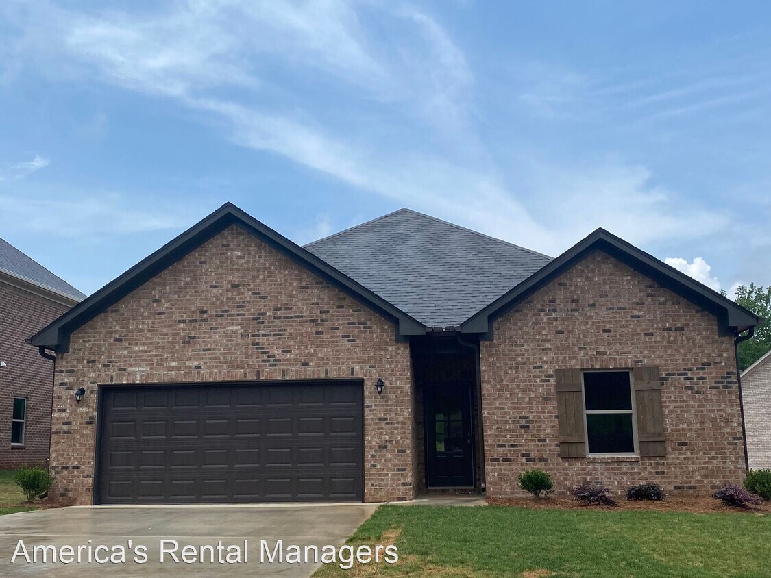 4 br, 2 bath House 7984 St. James Drive House Rental in Clay, AL