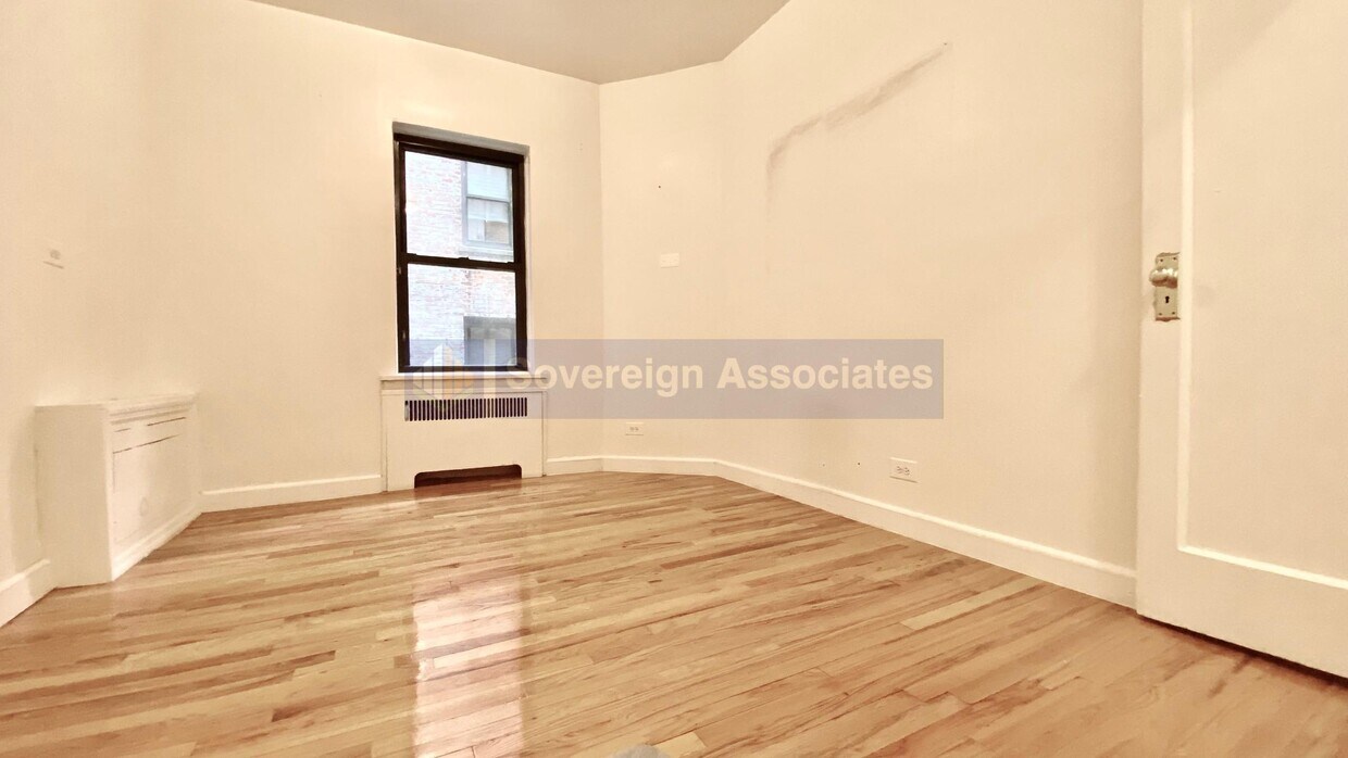 Building Photo - 4700 Broadway