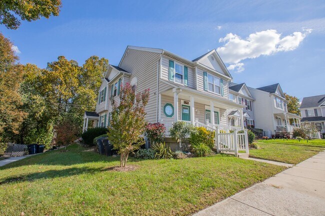 Building Photo - Beautiful 3 BR/2.5 BA EOG Townhome in Uppe...