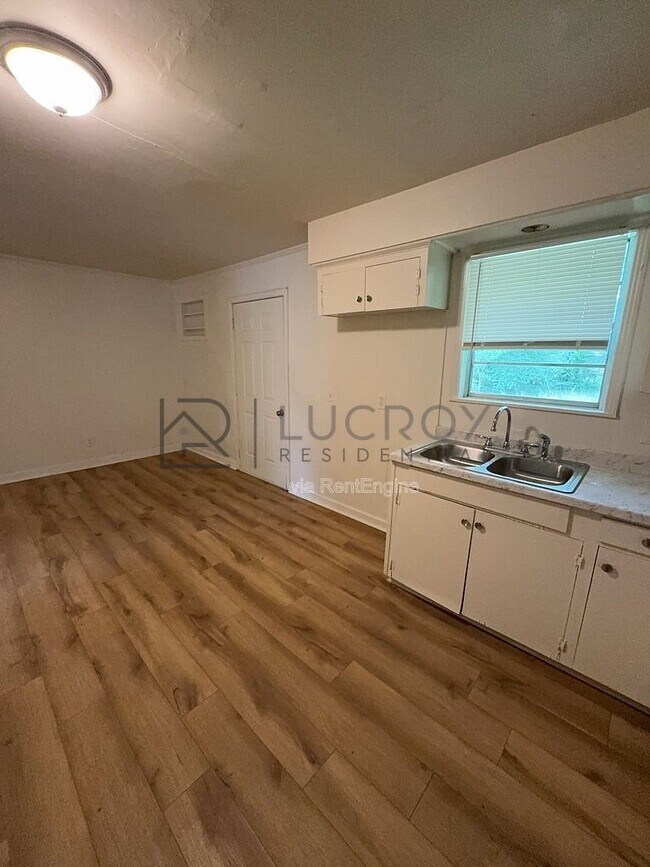 Building Photo - 1513 Maria Dr
