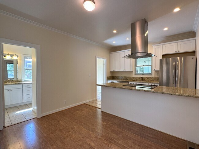 Building Photo - 1487 Oak Ave
