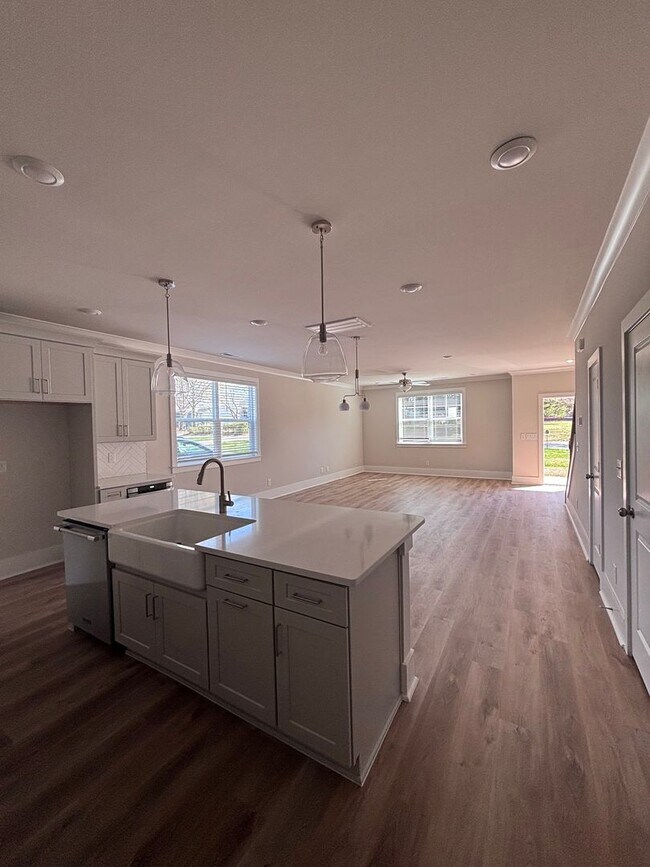 Foto del edificio - Brand new three-bedroom, 2.5-bath townhome **** Move in Special One months free Rent****